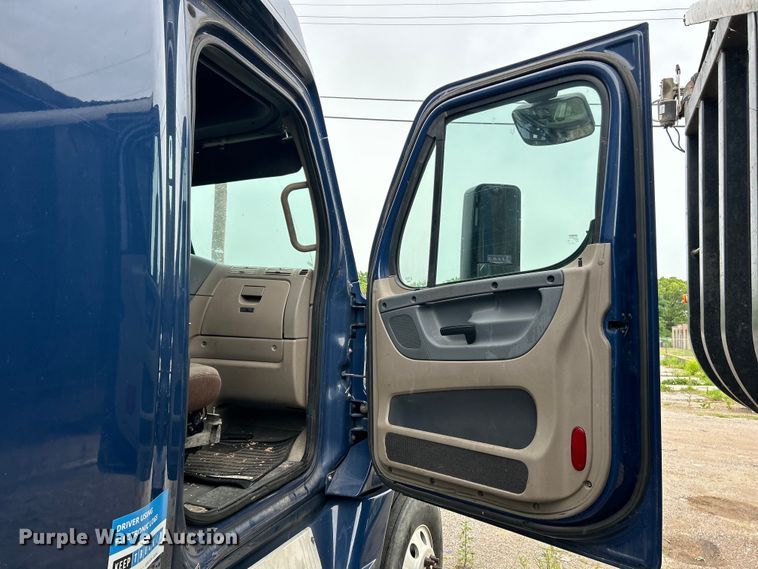 image for item EK4845 2015 Freightliner  Cascadia Evolution semi truck