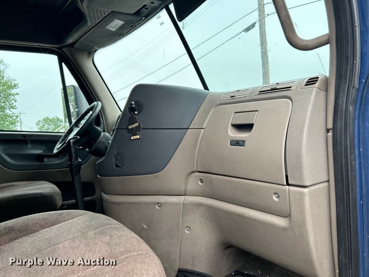 image for item EK4845 2015 Freightliner  Cascadia Evolution semi truck