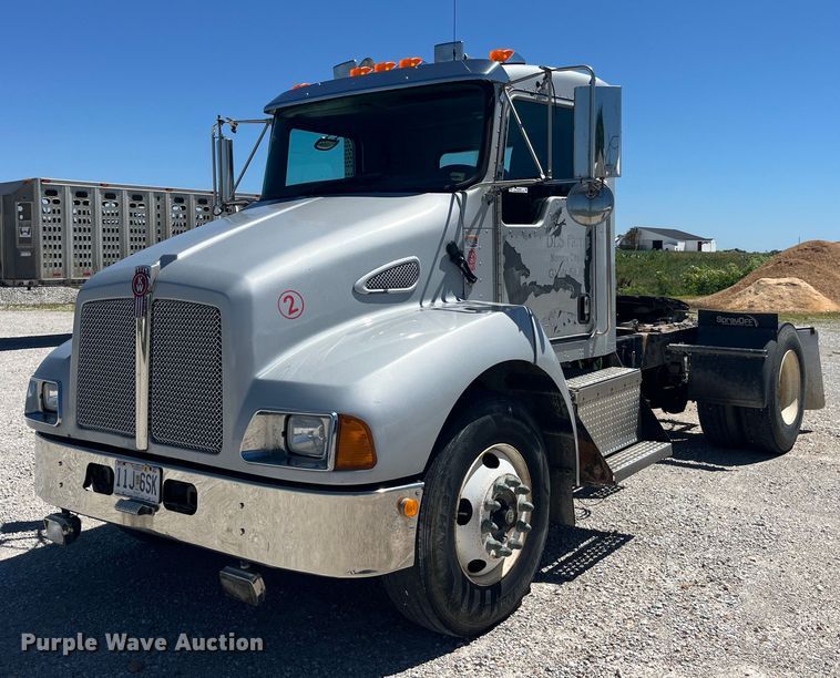 image for item EK8639 2008 Kenworth T300 semi truck