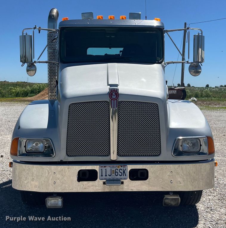 image for item EK8639 2008 Kenworth T300 semi truck