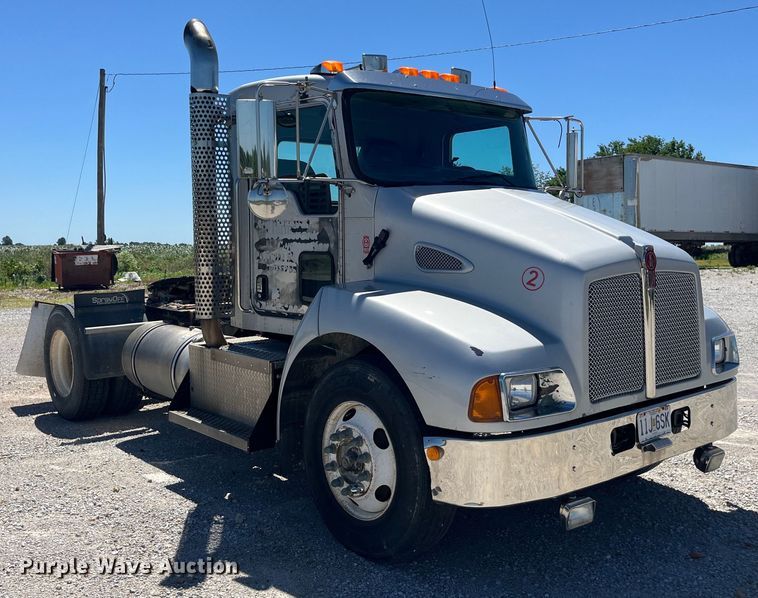 image for item EK8639 2008 Kenworth T300 semi truck