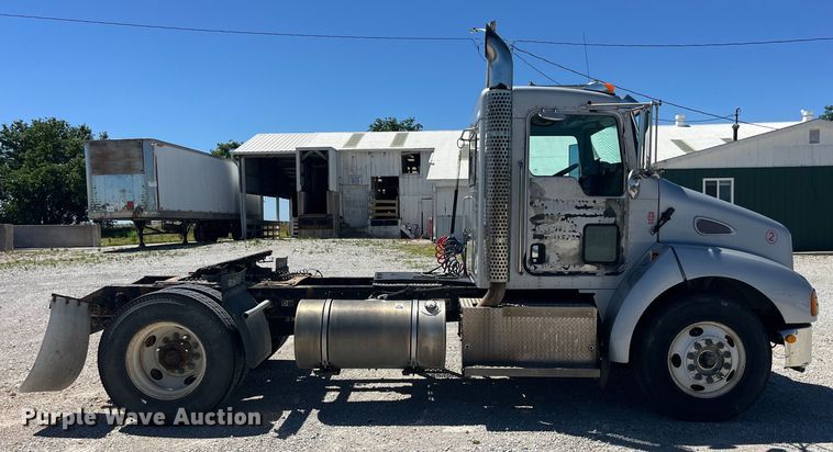 image for item EK8639 2008 Kenworth T300 semi truck