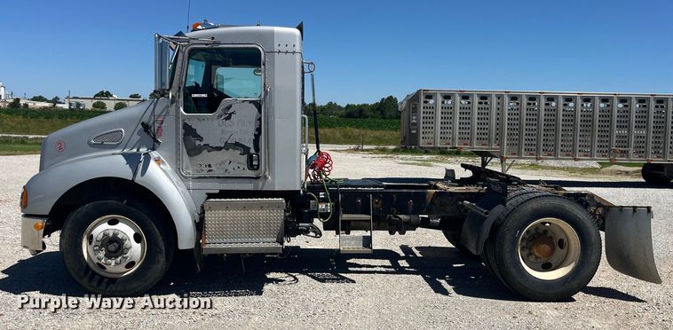 image for item EK8639 2008 Kenworth T300 semi truck