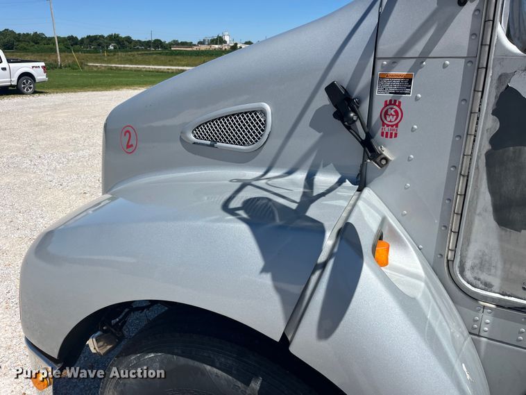 image for item EK8639 2008 Kenworth T300 semi truck