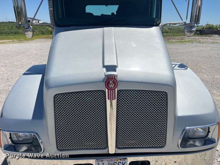 image for item EK8639 2008 Kenworth T300 semi truck