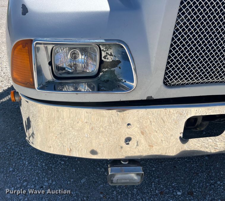 image for item EK8639 2008 Kenworth T300 semi truck