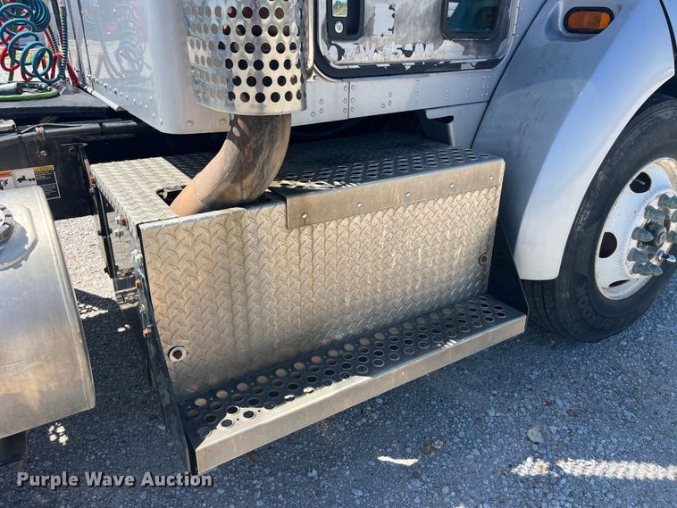 image for item EK8639 2008 Kenworth T300 semi truck