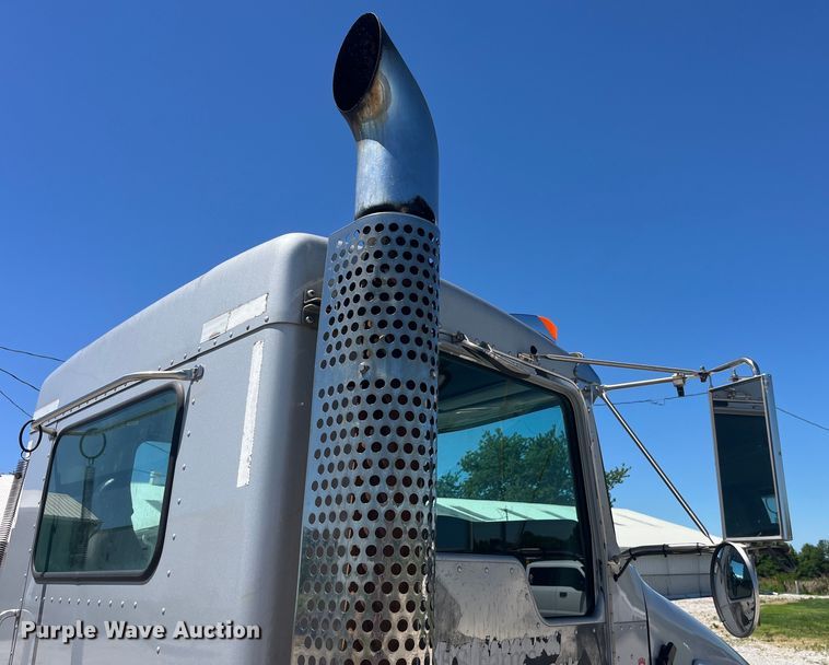 image for item EK8639 2008 Kenworth T300 semi truck