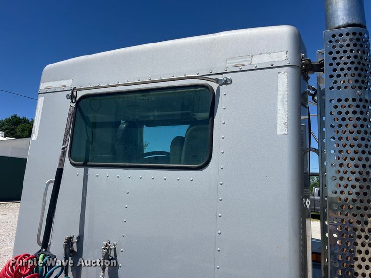 image for item EK8639 2008 Kenworth T300 semi truck