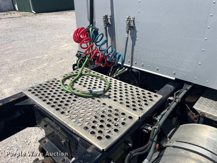 image for item EK8639 2008 Kenworth T300 semi truck