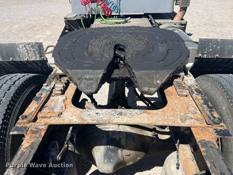 image for item EK8639 2008 Kenworth T300 semi truck