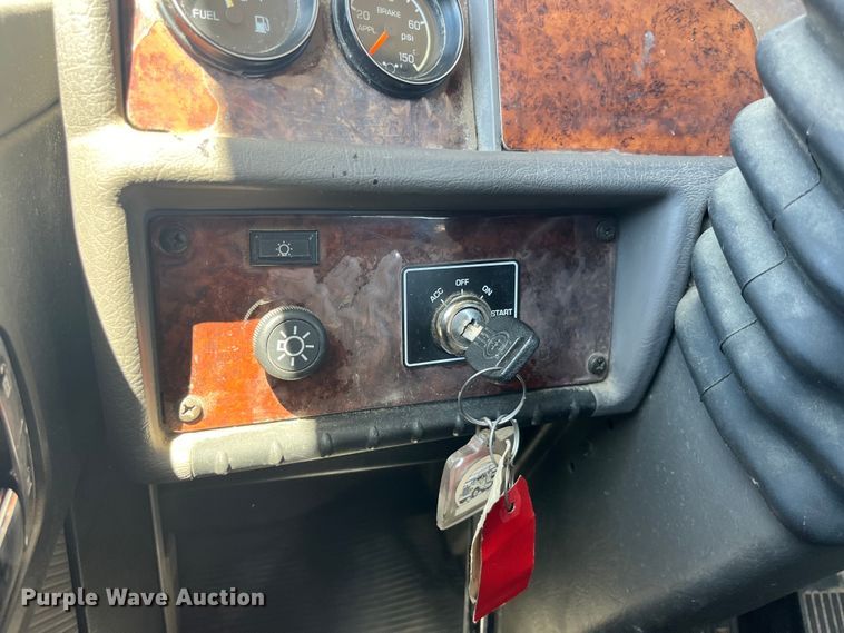 image for item EK8639 2008 Kenworth T300 semi truck