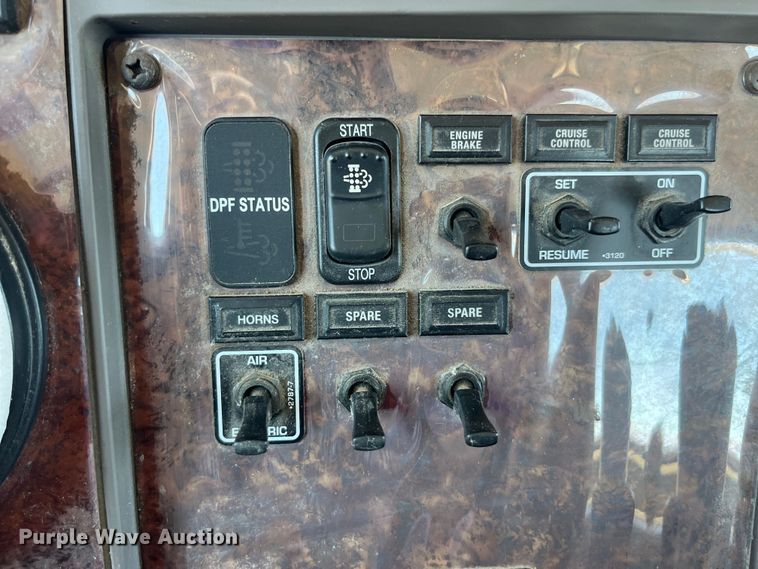 image for item EK8639 2008 Kenworth T300 semi truck