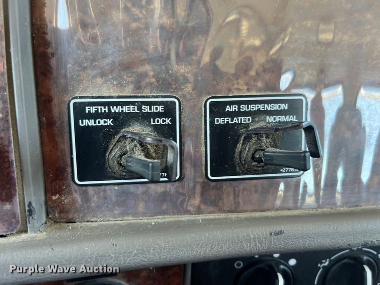 image for item EK8639 2008 Kenworth T300 semi truck