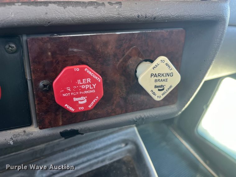 image for item EK8639 2008 Kenworth T300 semi truck