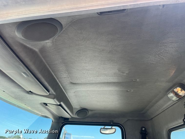 image for item EK8639 2008 Kenworth T300 semi truck