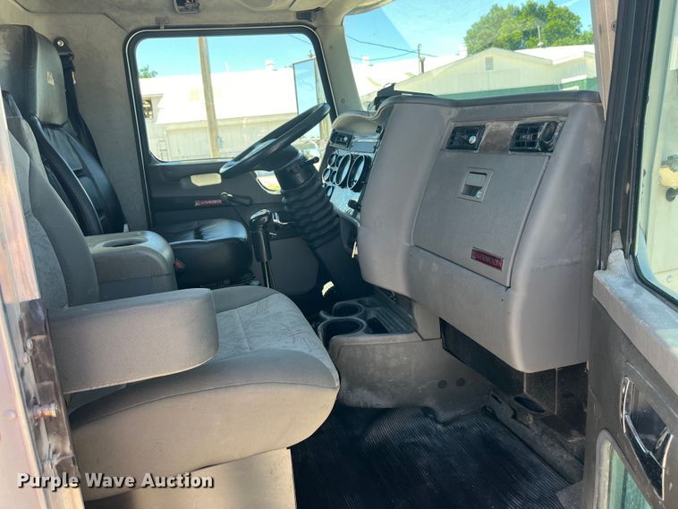 image for item EK8639 2008 Kenworth T300 semi truck