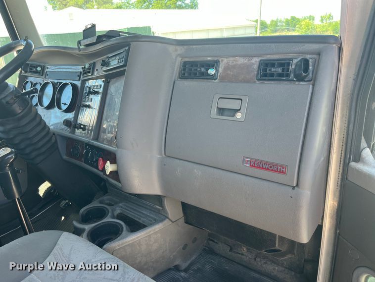 image for item EK8639 2008 Kenworth T300 semi truck
