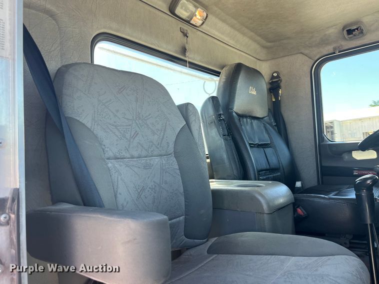 image for item EK8639 2008 Kenworth T300 semi truck