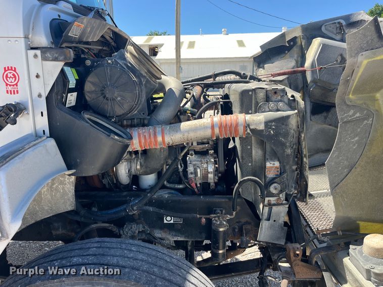 image for item EK8639 2008 Kenworth T300 semi truck