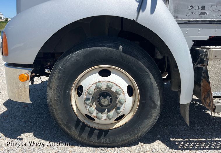 image for item EK8639 2008 Kenworth T300 semi truck