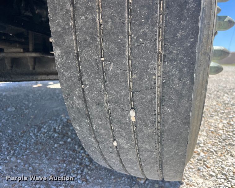 image for item EK8639 2008 Kenworth T300 semi truck