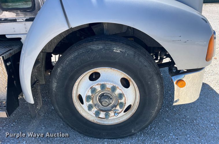 image for item EK8639 2008 Kenworth T300 semi truck