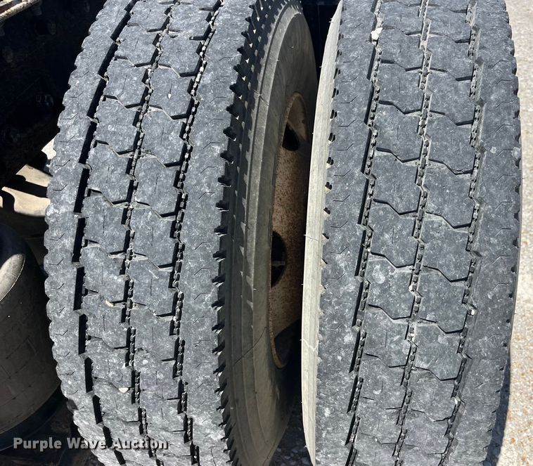 image for item EK8639 2008 Kenworth T300 semi truck