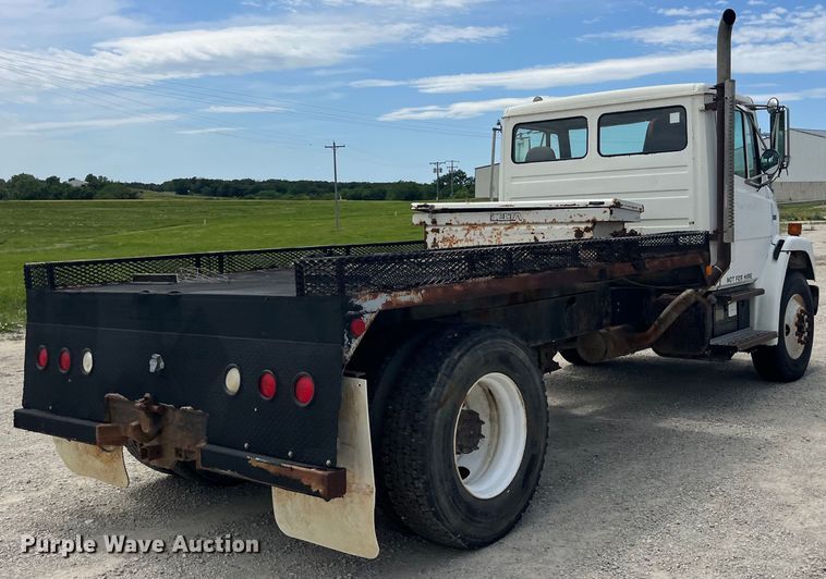 image for item EK8655 1995 Freightliner  FL70 flatbed truck