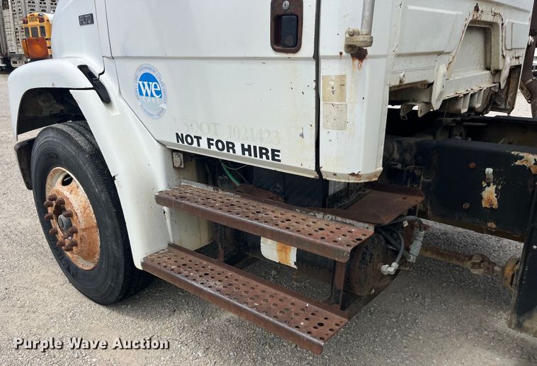 image for item EK8655 1995 Freightliner  FL70 flatbed truck