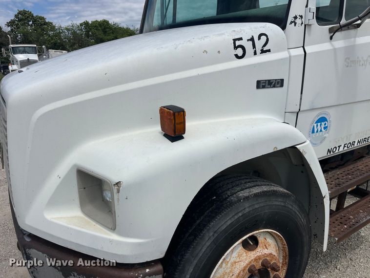 image for item EK8655 1995 Freightliner  FL70 flatbed truck