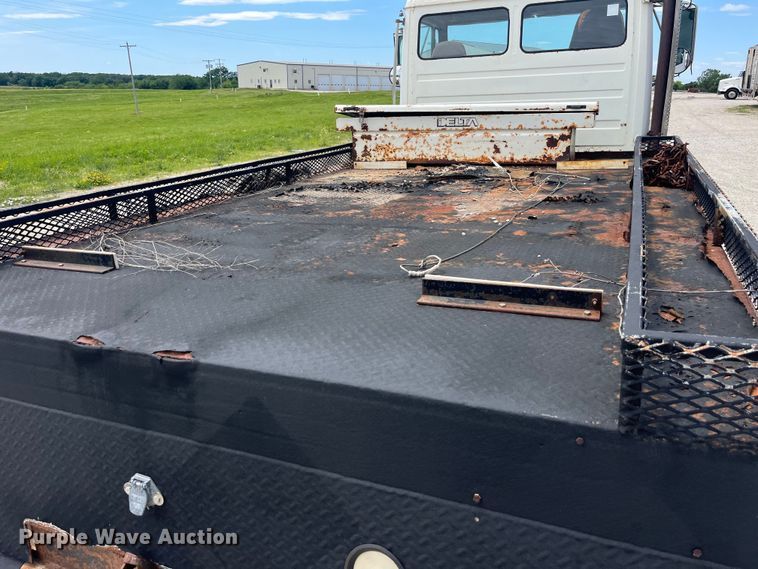 image for item EK8655 1995 Freightliner  FL70 flatbed truck