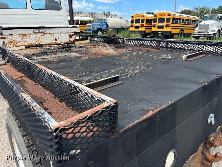 image for item EK8655 1995 Freightliner  FL70 flatbed truck