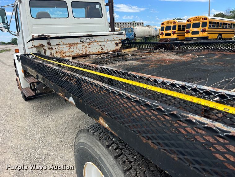 image for item EK8655 1995 Freightliner  FL70 flatbed truck