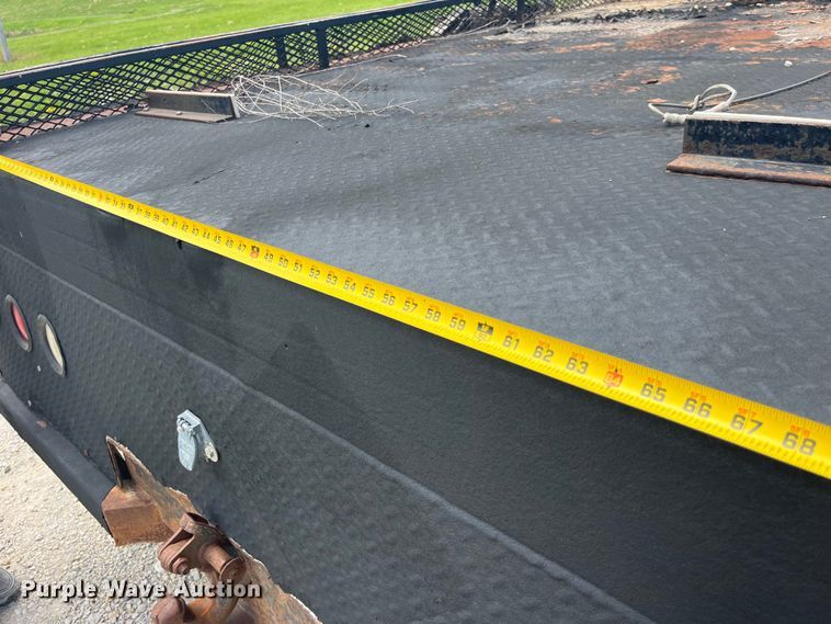 image for item EK8655 1995 Freightliner  FL70 flatbed truck