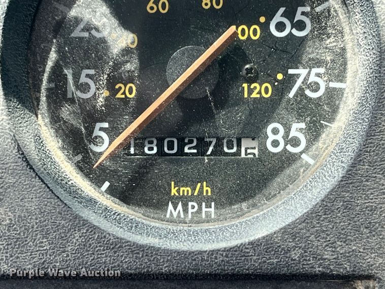 image for item EK8655 1995 Freightliner  FL70 flatbed truck