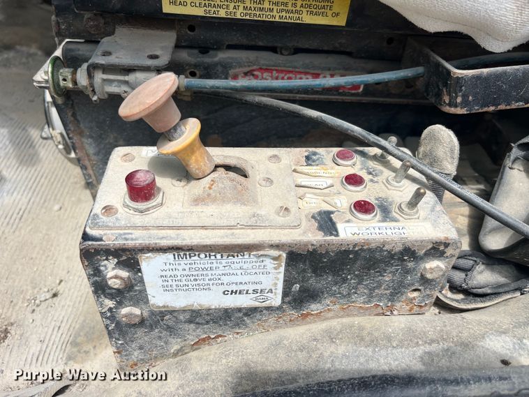 image for item EK8655 1995 Freightliner  FL70 flatbed truck