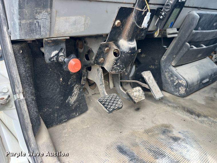 image for item EK8655 1995 Freightliner  FL70 flatbed truck