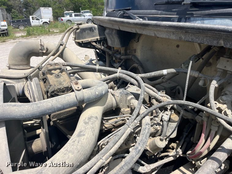 image for item EK8655 1995 Freightliner  FL70 flatbed truck