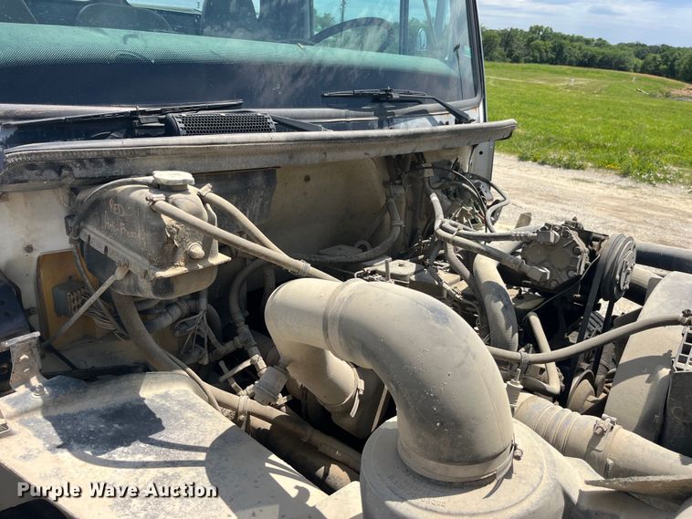 image for item EK8655 1995 Freightliner  FL70 flatbed truck