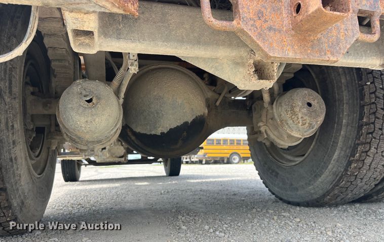 image for item EK8655 1995 Freightliner  FL70 flatbed truck