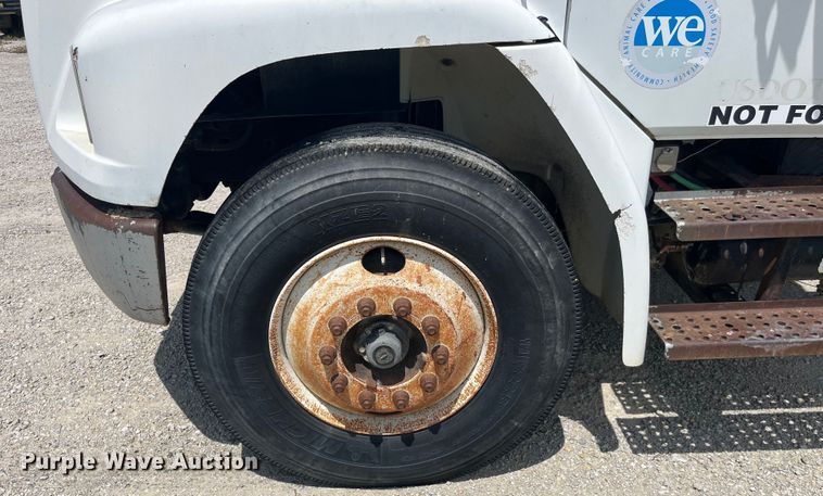 image for item EK8655 1995 Freightliner  FL70 flatbed truck