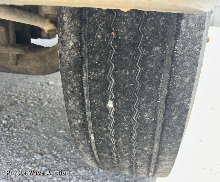 image for item EK8655 1995 Freightliner  FL70 flatbed truck