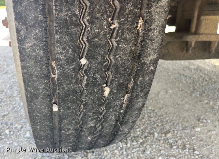 image for item EK8655 1995 Freightliner  FL70 flatbed truck