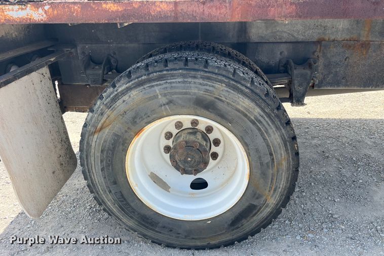 image for item EK8655 1995 Freightliner  FL70 flatbed truck