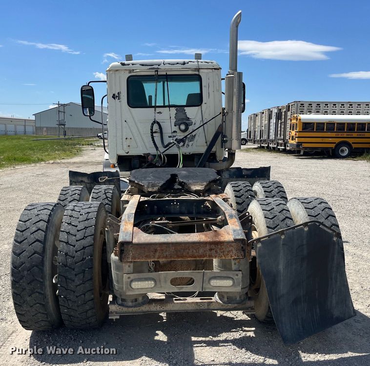 image for item EK8657 2007 Mack CXN613 semi truck