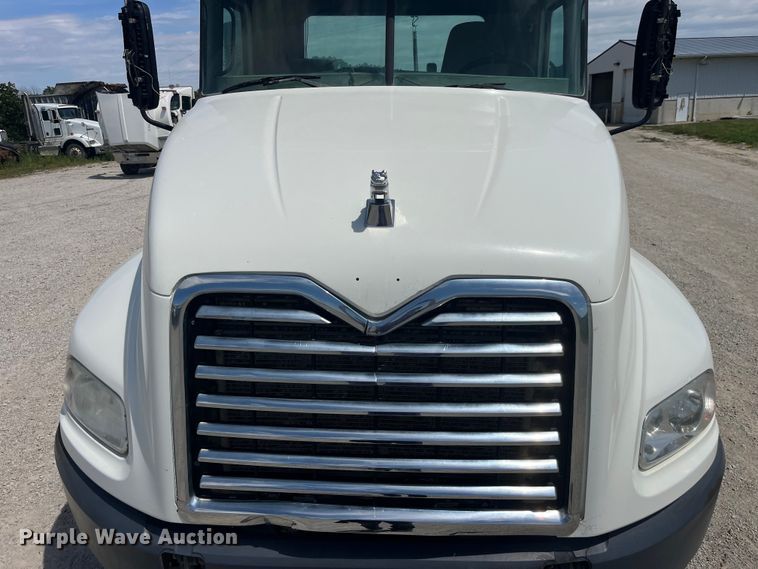 image for item EK8657 2007 Mack CXN613 semi truck