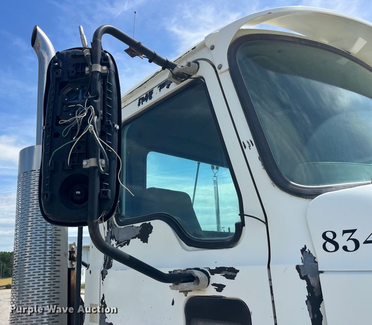 image for item EK8657 2007 Mack CXN613 semi truck