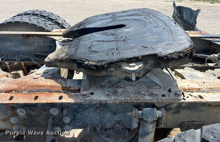 image for item EK8657 2007 Mack CXN613 semi truck