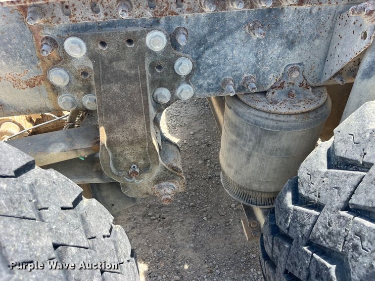 image for item EK8657 2007 Mack CXN613 semi truck